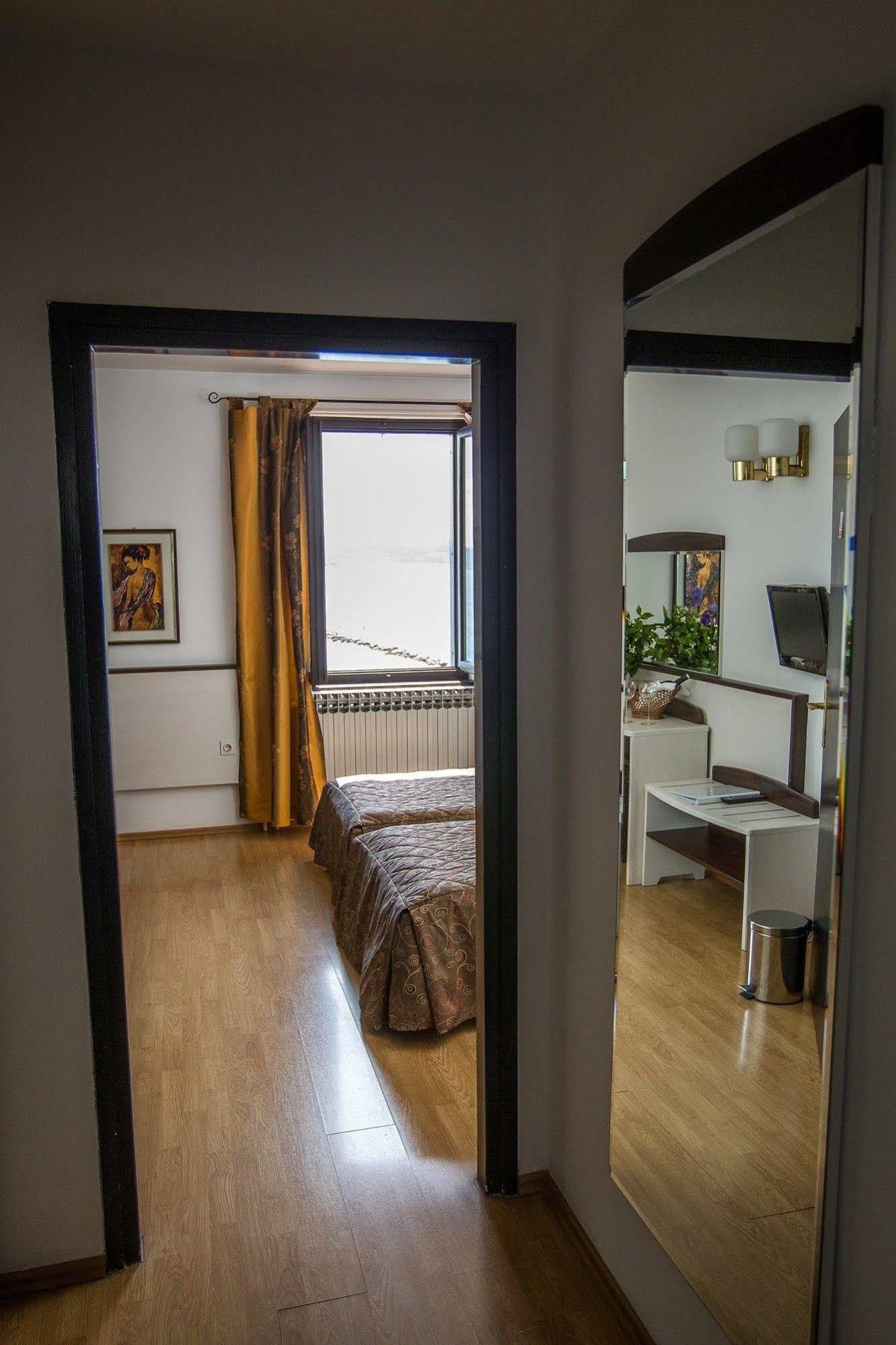 Hotel Kastel Цриквеница Экстерьер фото