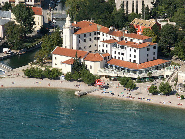 Hotel Kastel Цриквеница Экстерьер фото