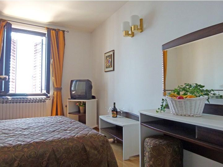 Hotel Kastel Цриквеница Экстерьер фото