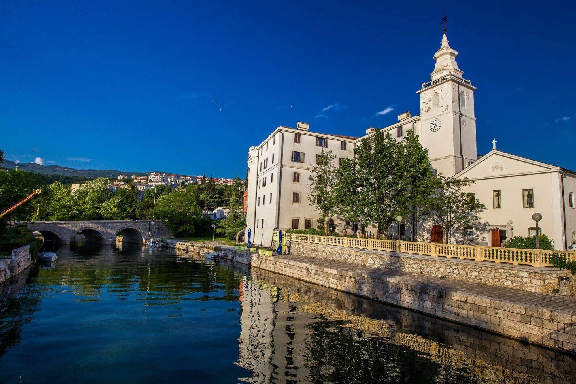 Hotel Kastel Цриквеница Экстерьер фото