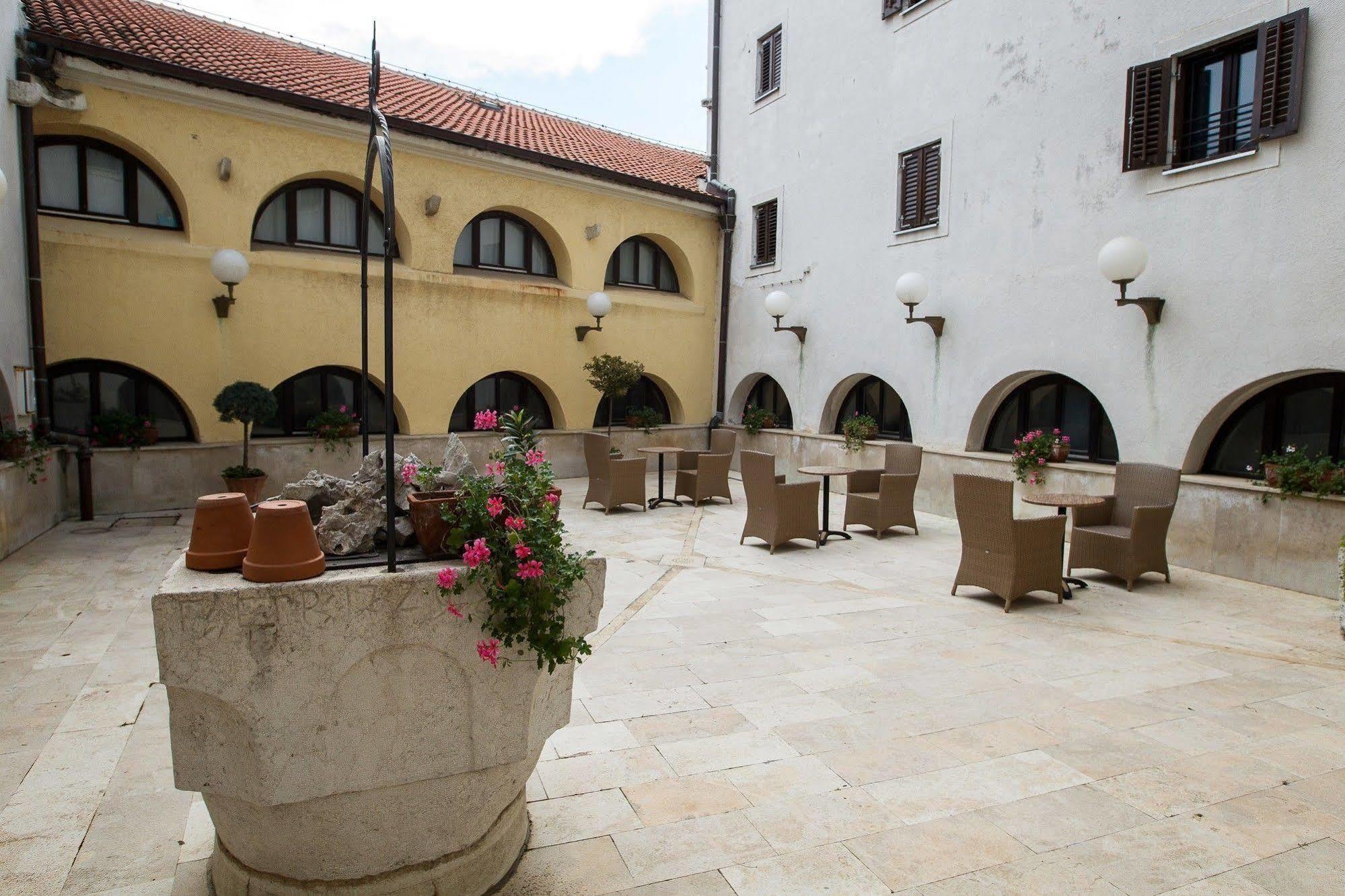 Hotel Kastel Цриквеница Экстерьер фото