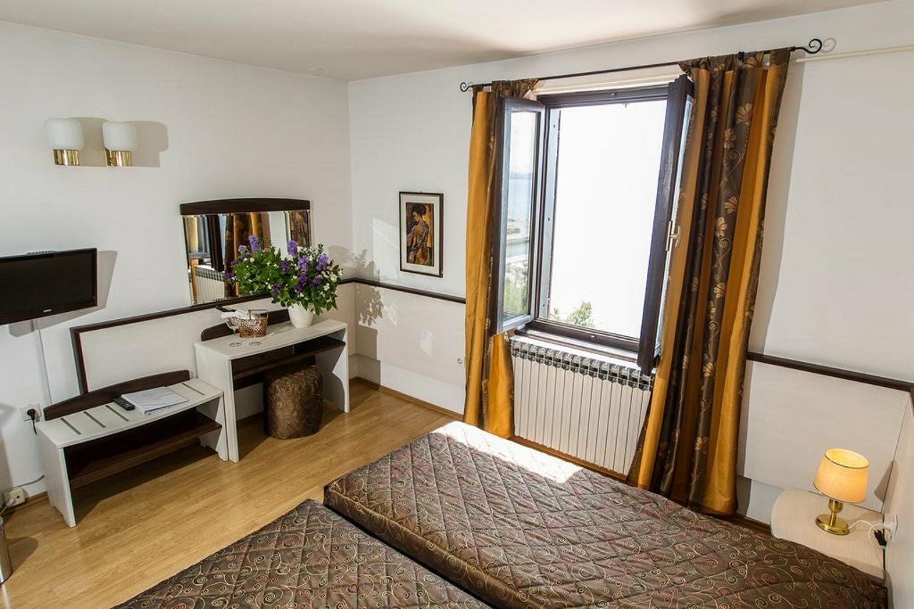 Hotel Kastel Цриквеница Экстерьер фото